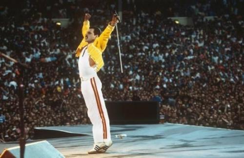 Shows em estádios lotados marcaram a carreira do Queen